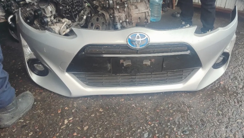 Передний Бампер Toyota AQUA 2015